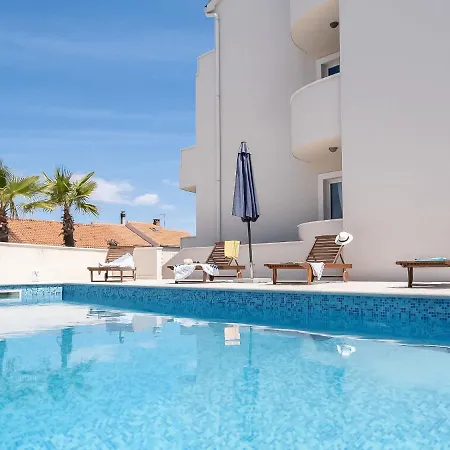 2 Pools-4 Appartamento *