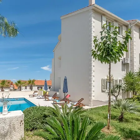 2 Pools-4 By Interhome Apartman