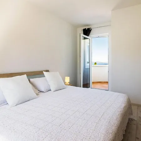 2 Pools-4 By Interhome سوتيفان