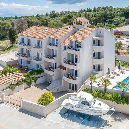 2 Pools-4 By Interhome سوتيفان