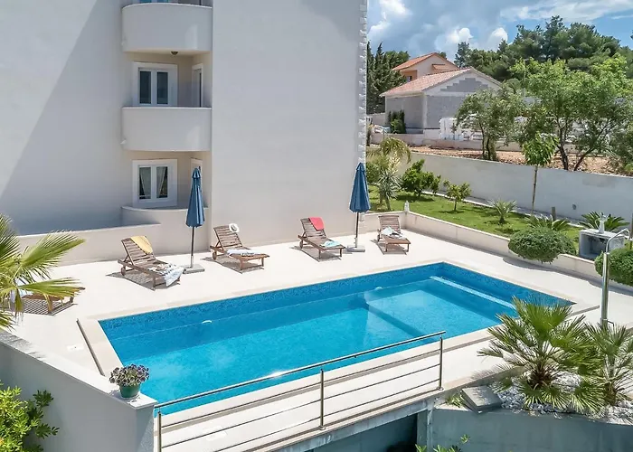 דירה 2 Pools-4 By Interhome *