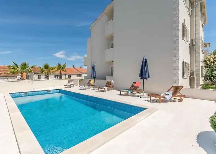 דירה 2 Pools-4 By Interhome *