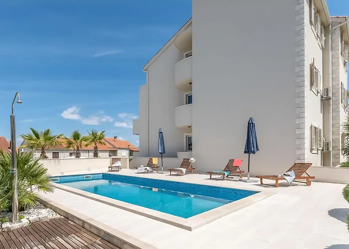 2 Pools-4 By Interhome * סוטיבאן