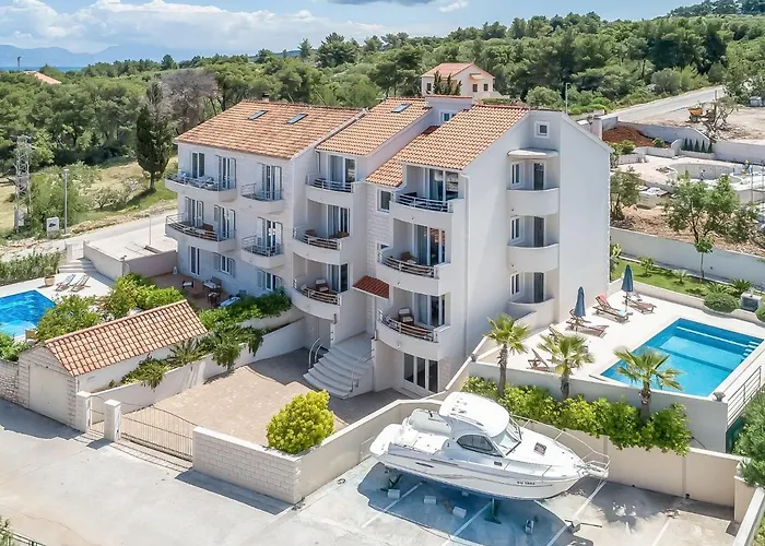 2 Pools-4 By Interhome סוטיבאן